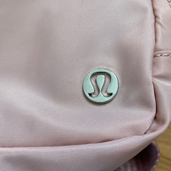 🎉🎉 HOST PICK 🎉🎉 Lululemon Everywhere Belt Bag in Pink Pastel - Picture 3 of 6